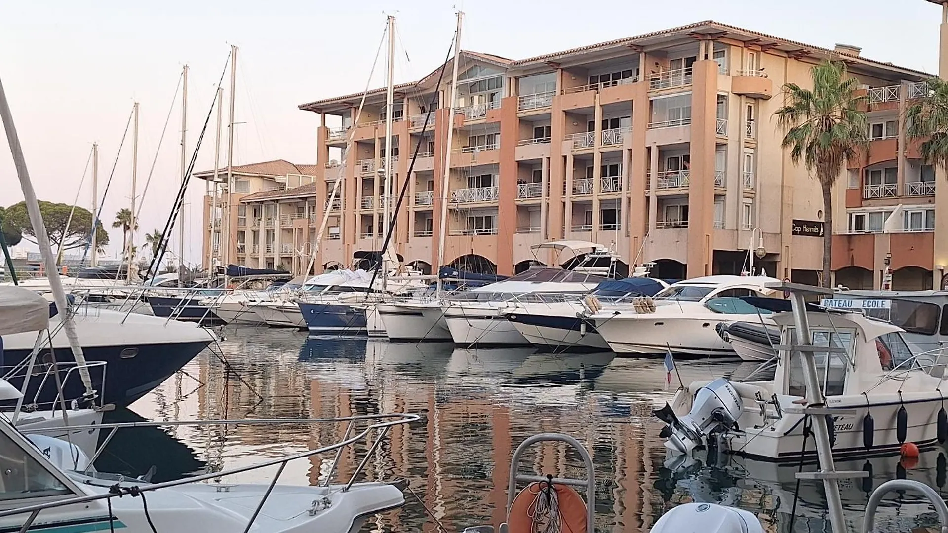 Boutique Apartment Hirondelle Port Fréjus